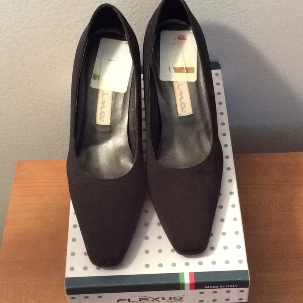 Flexus Black Heels 6.5-7